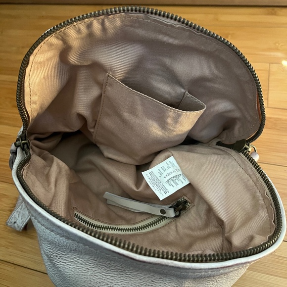 Tano Backpack - Picture 4 of 5